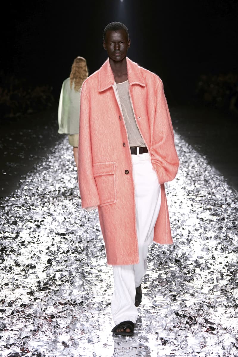 Dries Van Noten 发布 2025 春夏男装系列