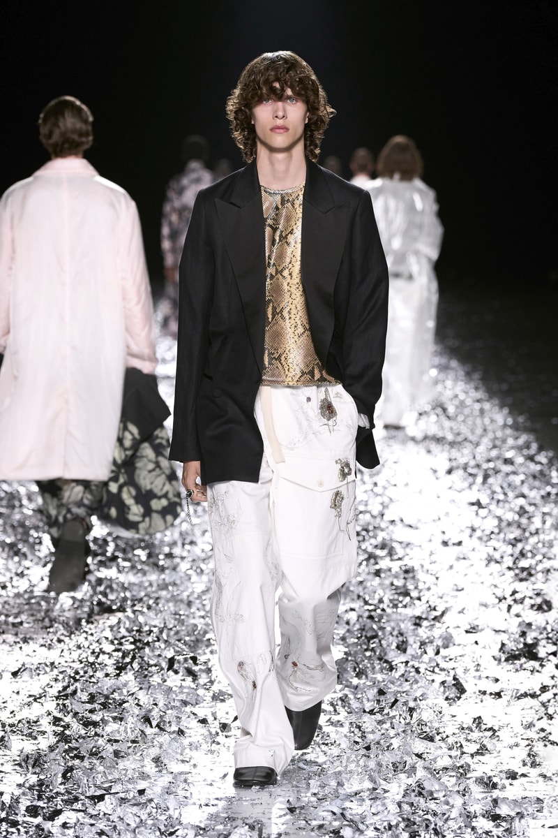 Dries Van Noten 发布 2025 春夏男装系列