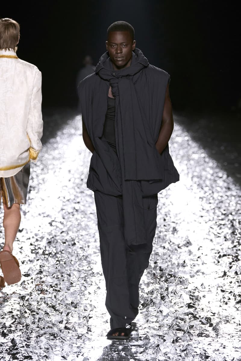 Dries Van Noten 发布 2025 春夏男装系列