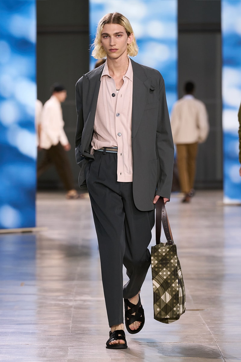 Hermès 發佈 2025 春夏系列大秀