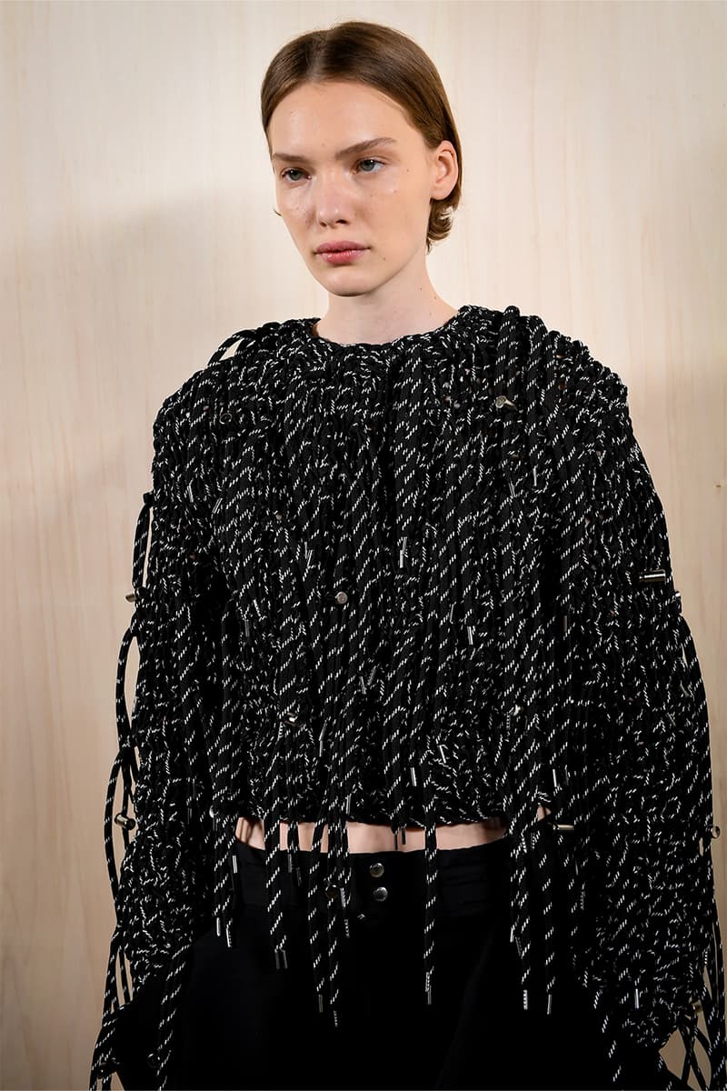 sacai 2025 春夏系列大秀登場