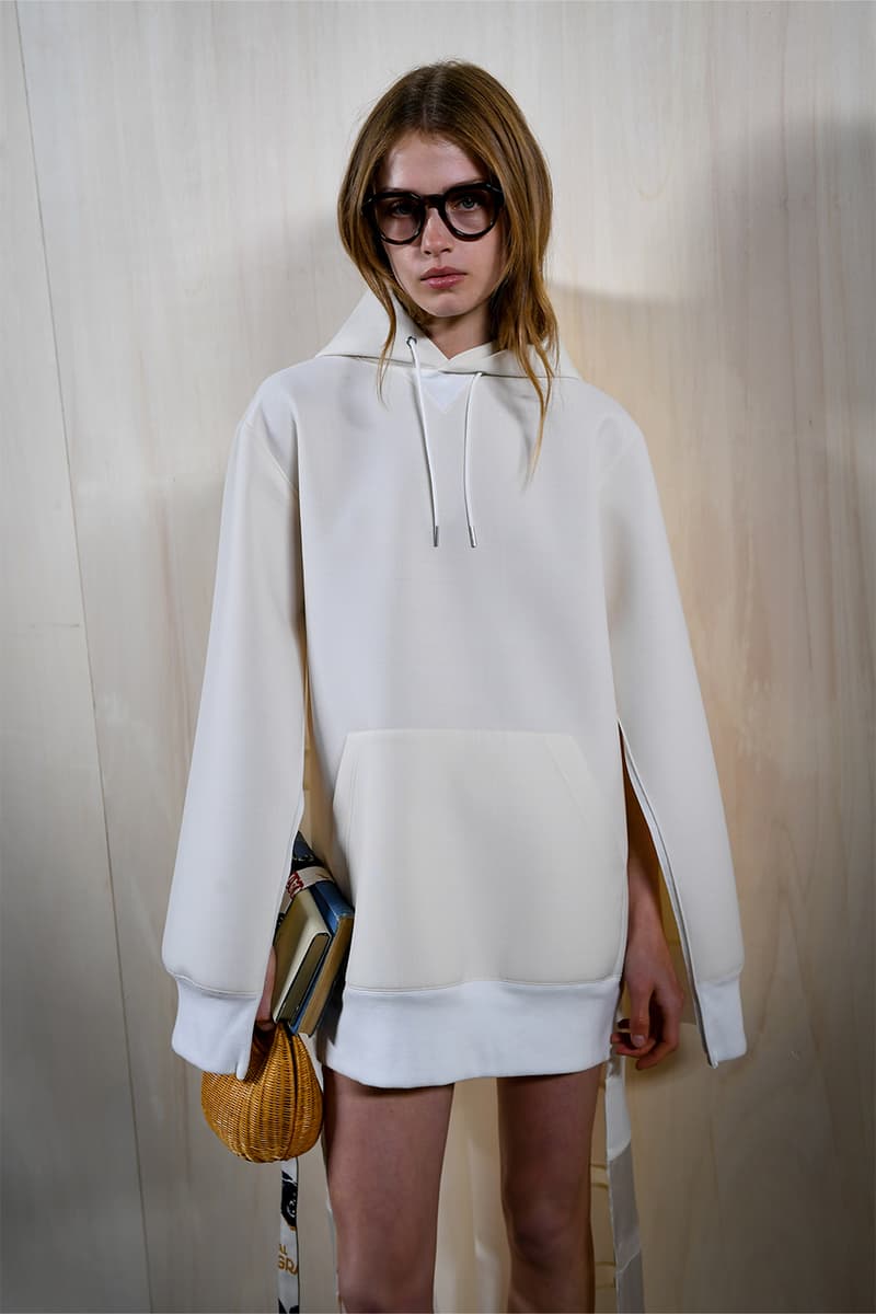 sacai 2025 春夏系列大秀登場