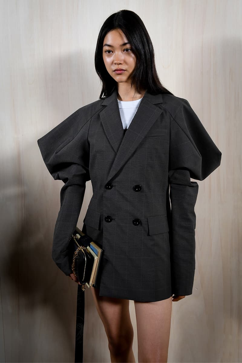 sacai 2025 春夏系列大秀登場