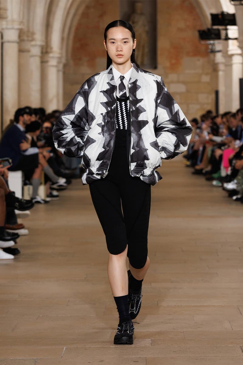 WOOYOUNGMI 發佈 2025 春夏系列大秀