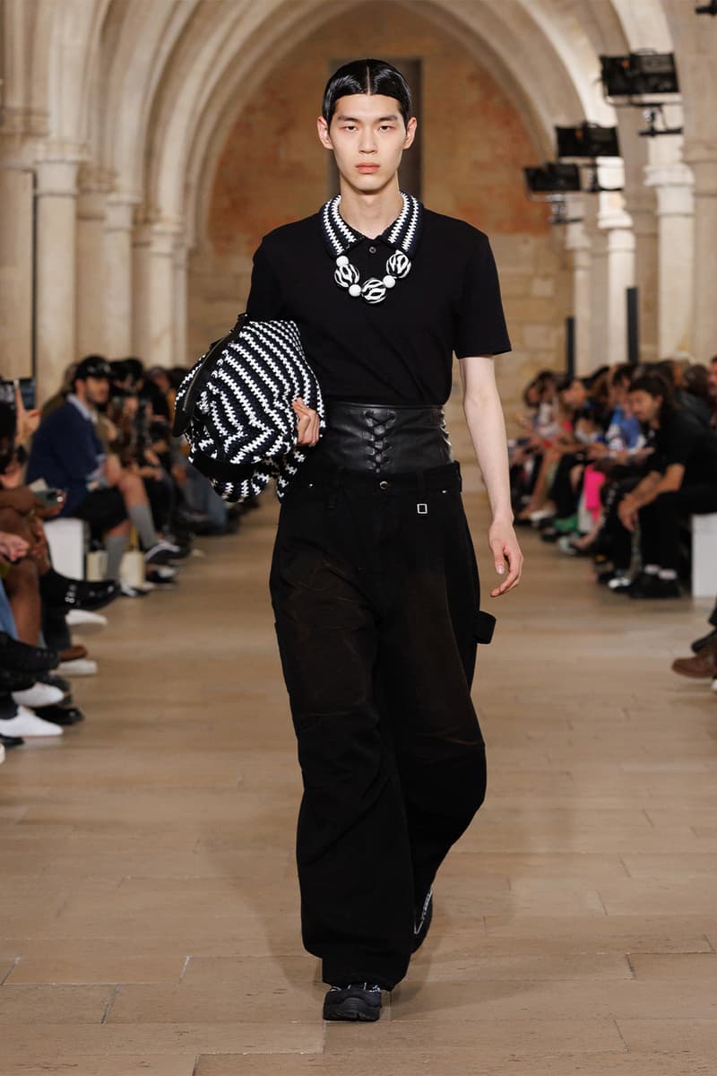 WOOYOUNGMI 發佈 2025 春夏系列大秀