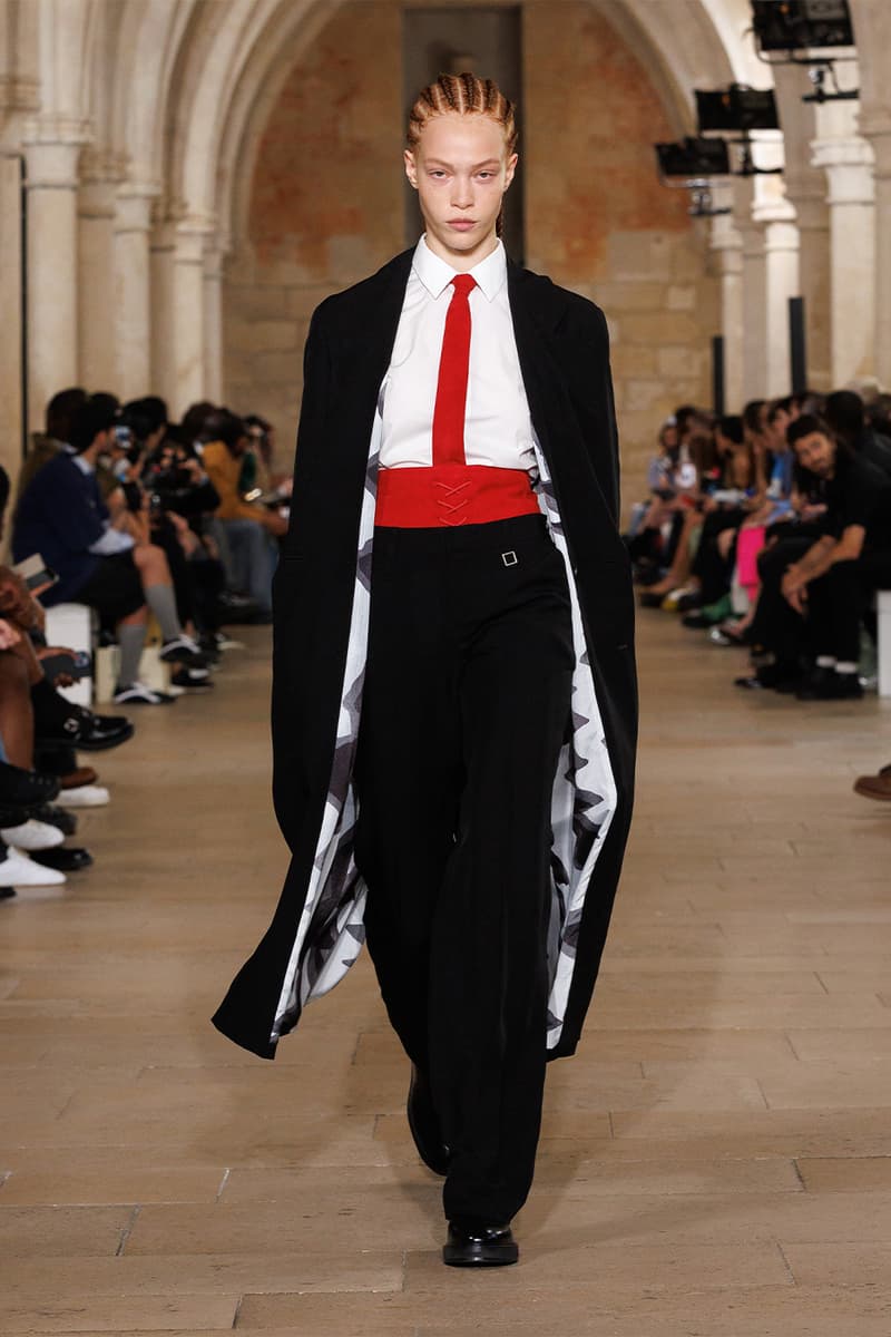 WOOYOUNGMI 發佈 2025 春夏系列大秀