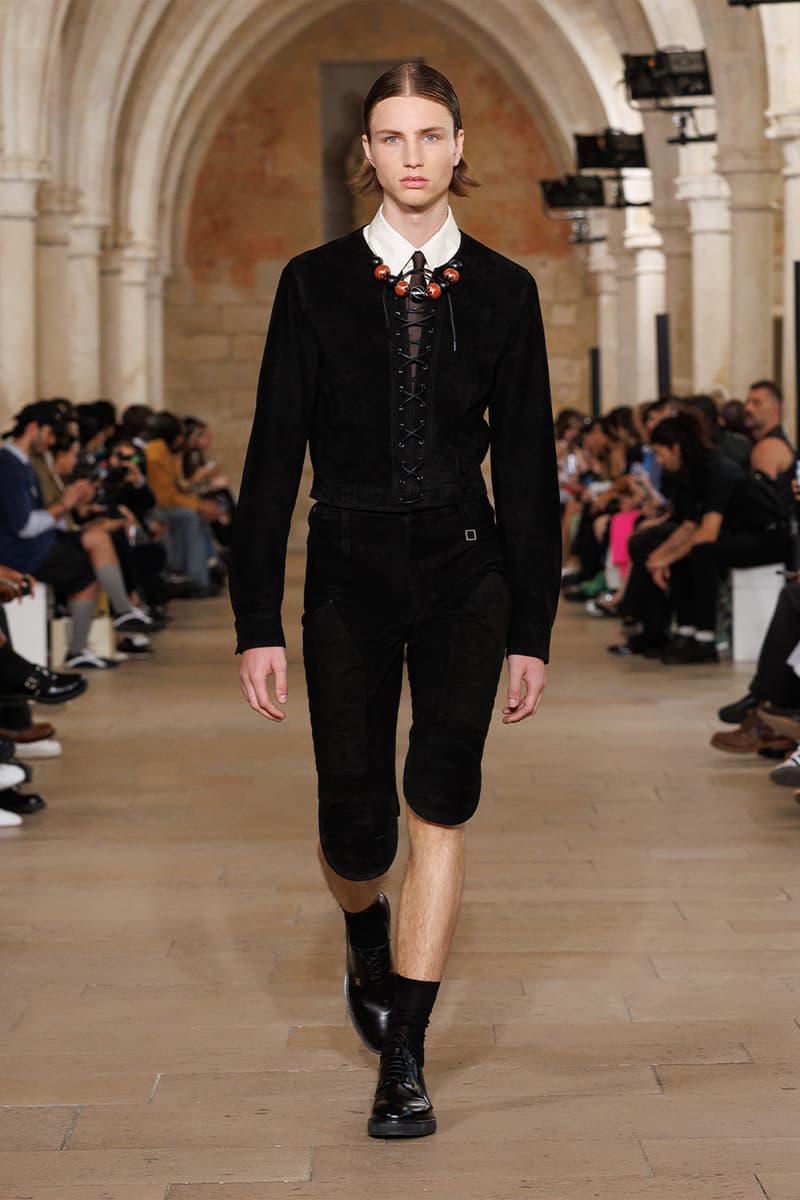 WOOYOUNGMI 發佈 2025 春夏系列大秀