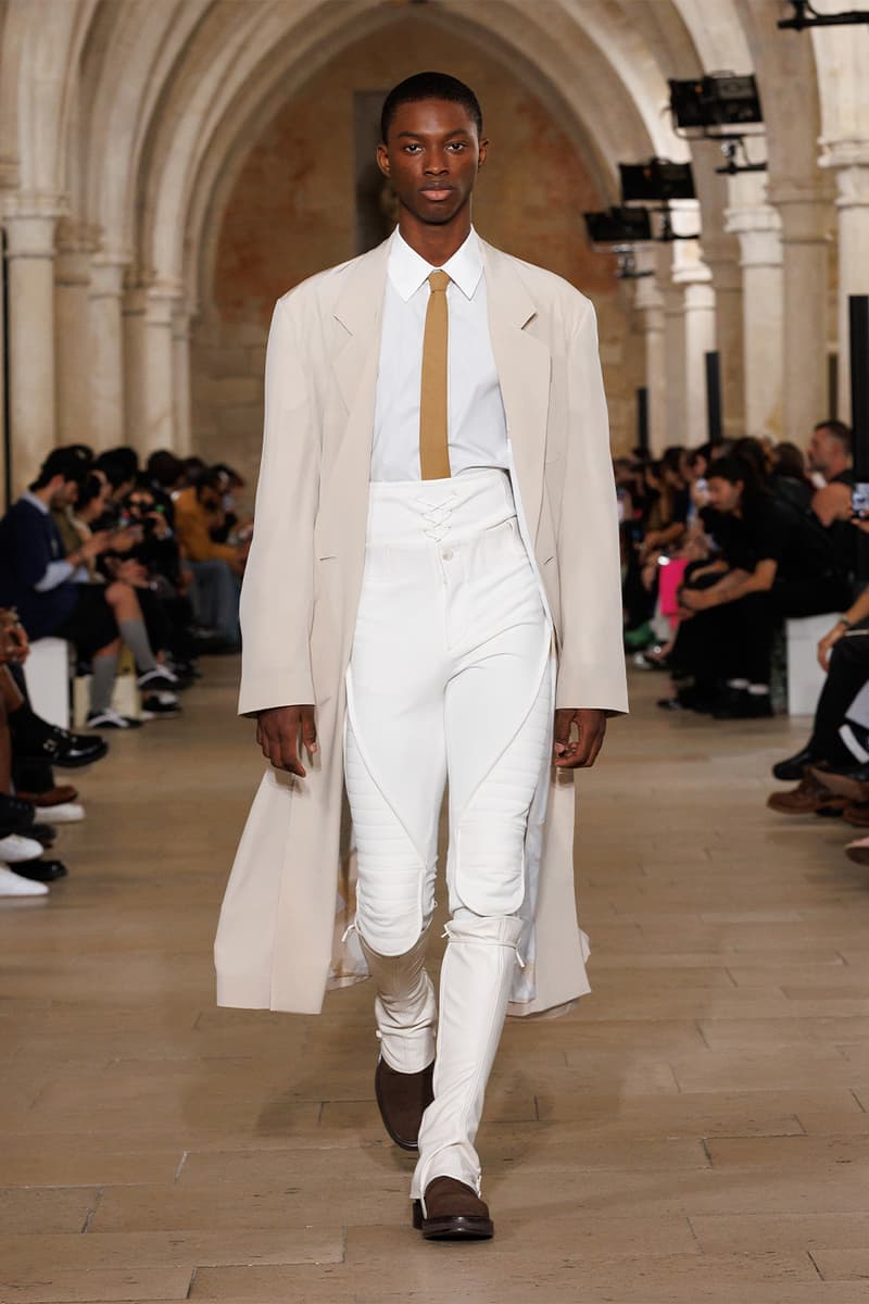 WOOYOUNGMI 發佈 2025 春夏系列大秀