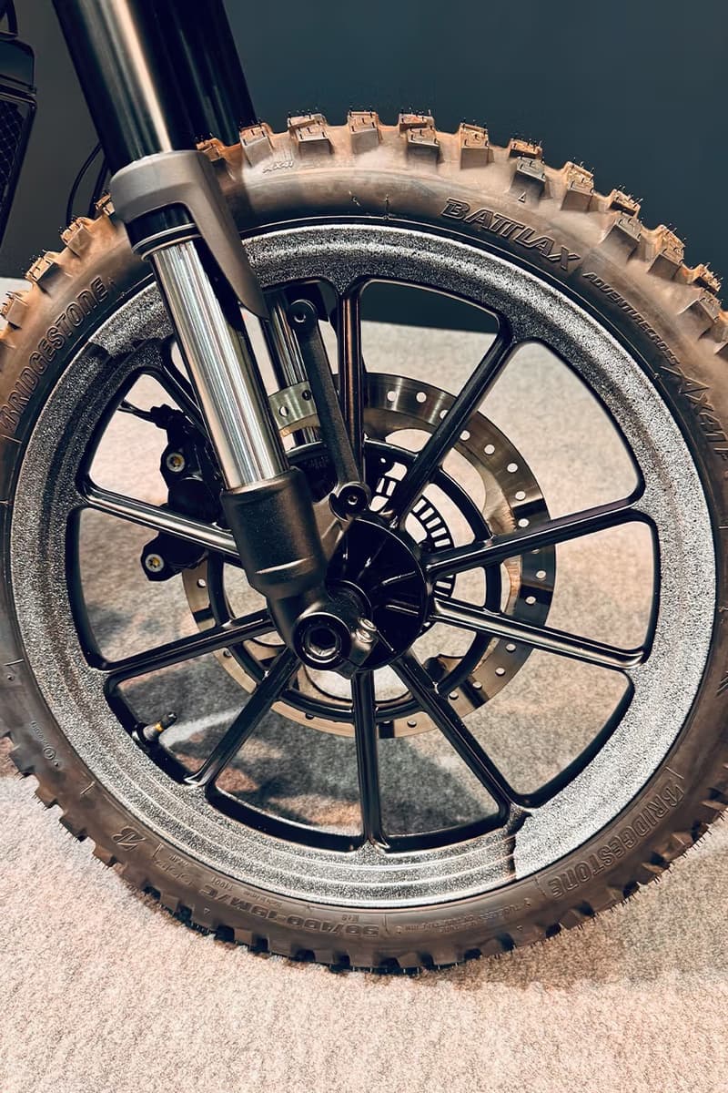 Triumph 攜手 White Mountaineering 打造全新特別版聯名車型