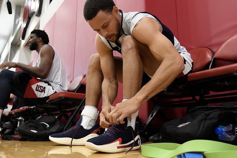 Steph Curry 率先着用 Under Armour Curry 12 美國隊配色