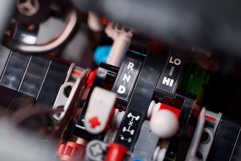 LEGO Technic 推出全新 Mercedes-Benz G-Class 賽車積木模型