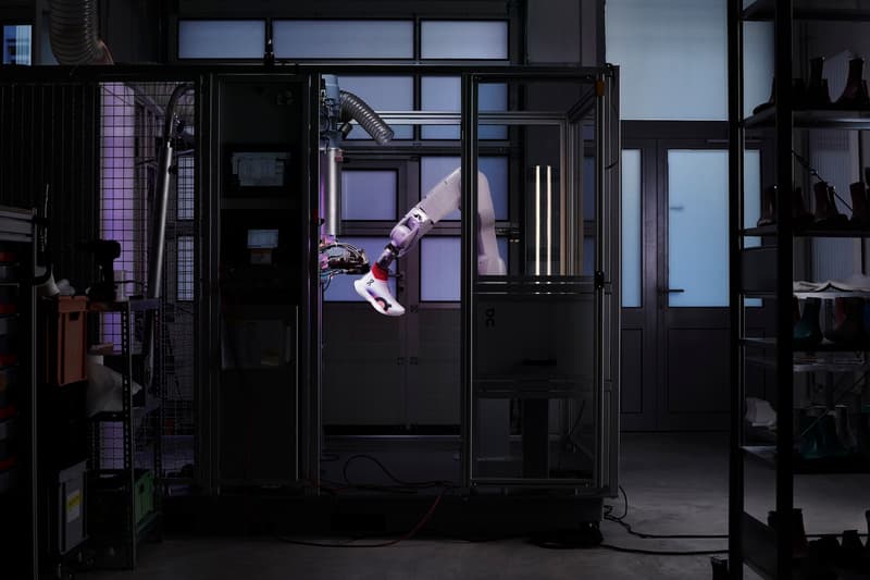 On 发布高性能鞋面喷织科技 LightSpray™