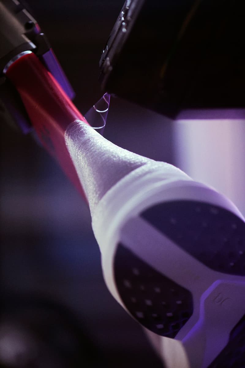 On 发布高性能鞋面喷织科技 LightSpray™