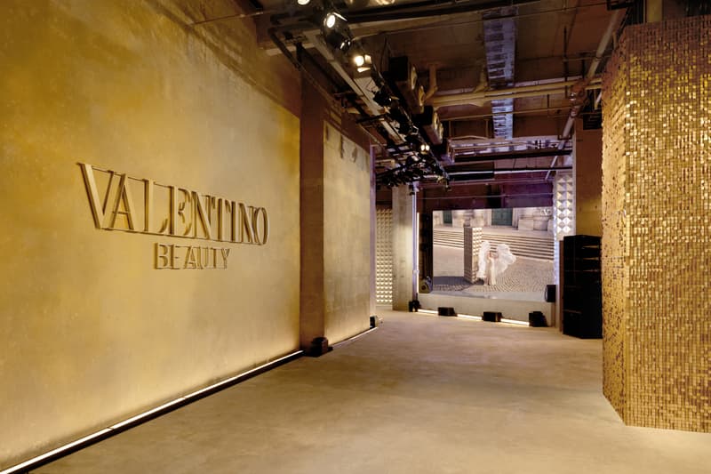 走进 VALENTINO「未来金」铆钉之城