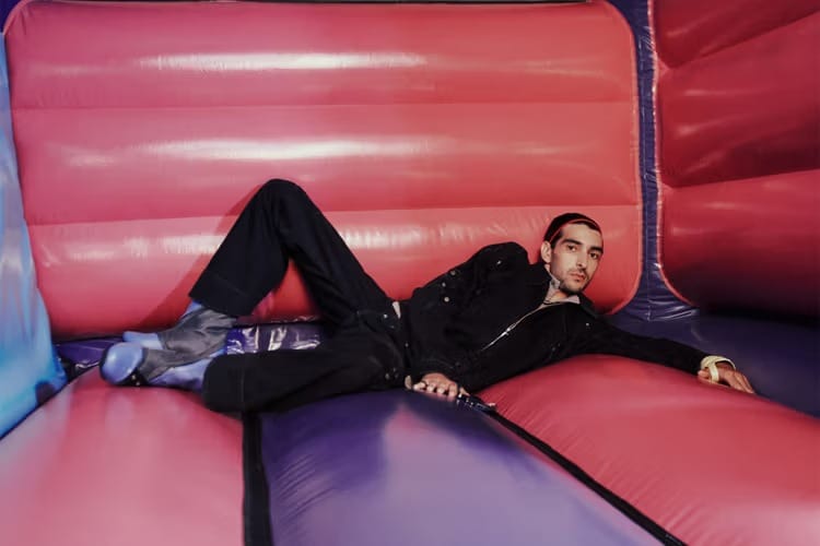 Levi’s 攜手 Kiko Kostadinov 打造 2024 夏季联名膠囊系列