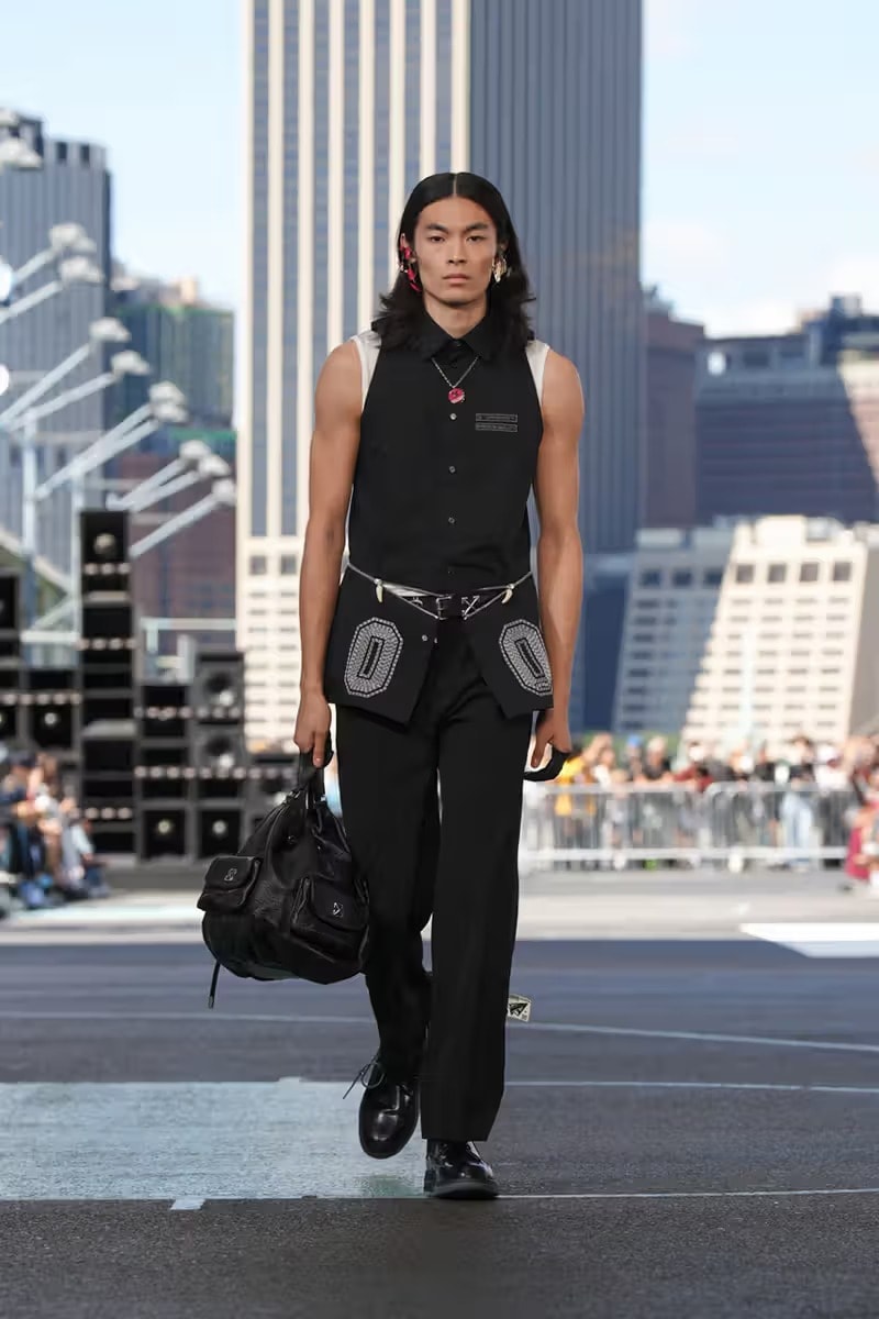 Off-White™ 2025 年春夏系列大秀登場