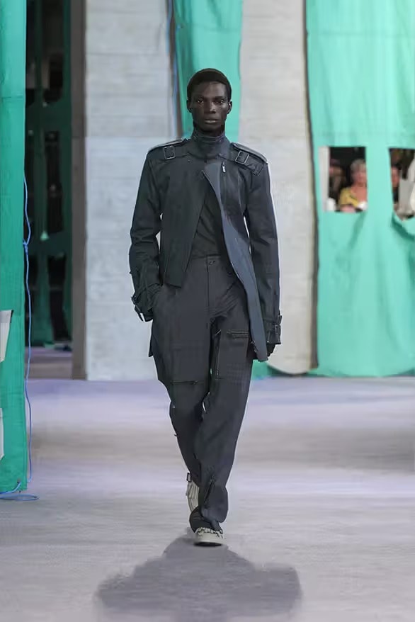 夏日探險！Daniel Lee 執掌 Burberry 2025 夏季系列大秀登場