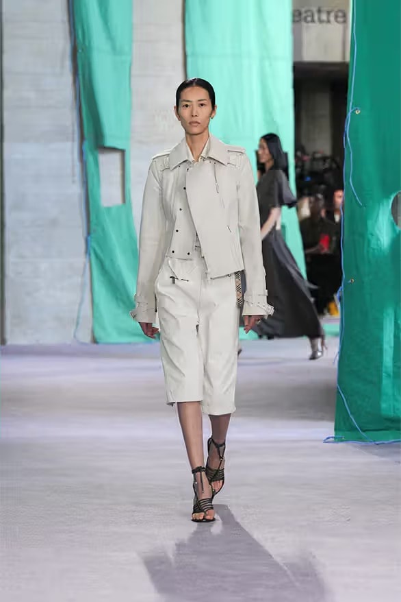 夏日探險！Daniel Lee 執掌 Burberry 2025 夏季系列大秀登場