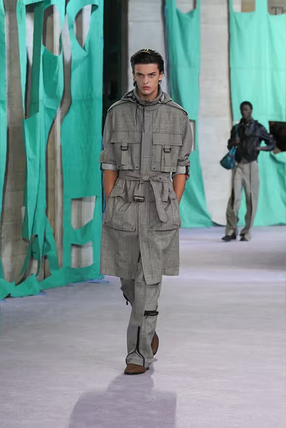 夏日探險！Daniel Lee 執掌 Burberry 2025 夏季系列大秀登場