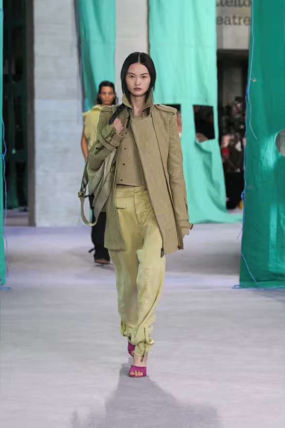 夏日探險！Daniel Lee 執掌 Burberry 2025 夏季系列大秀登場