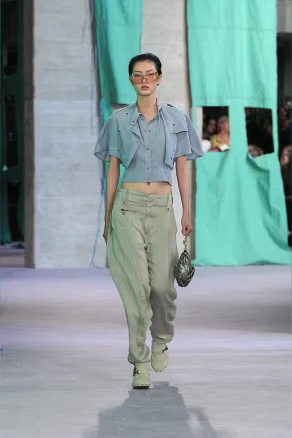 夏日探險！Daniel Lee 執掌 Burberry 2025 夏季系列大秀登場