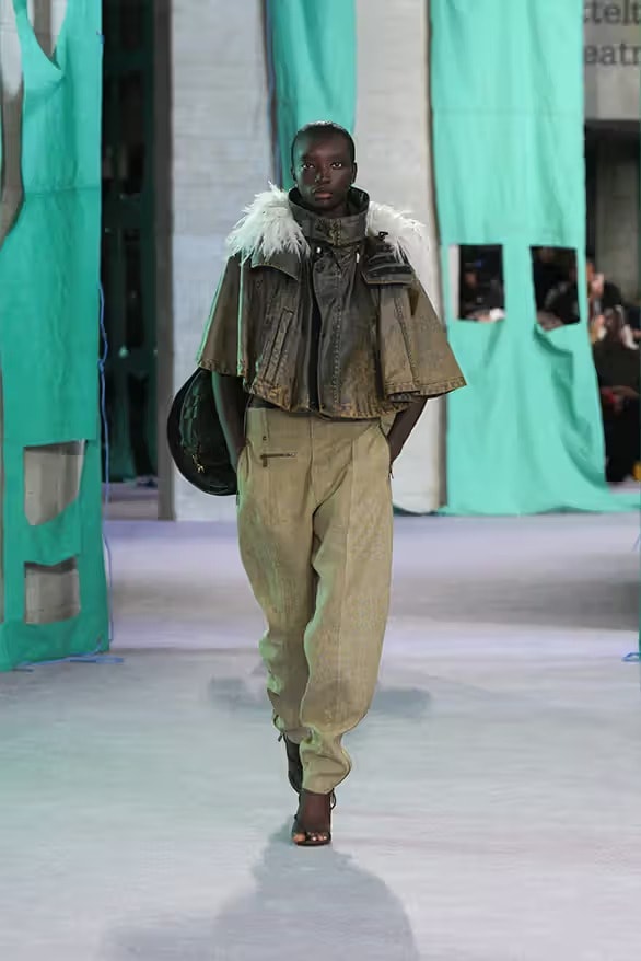 夏日探險！Daniel Lee 執掌 Burberry 2025 夏季系列大秀登場