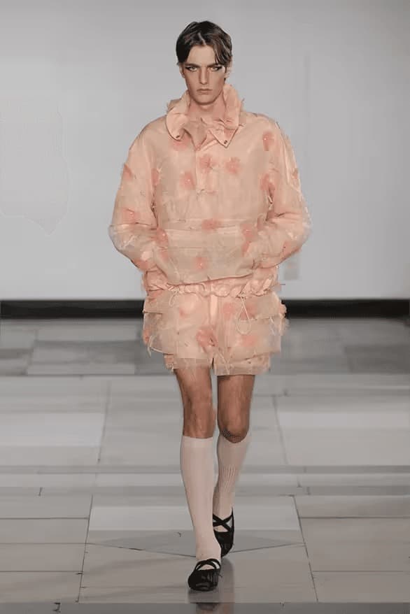 Simone Rocha 發佈 2025 全新春夏系列大秀