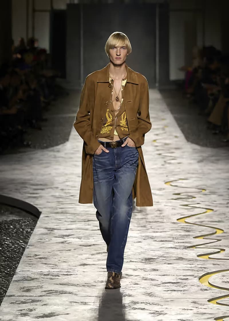 Versace 發佈 2025 春夏系列大秀