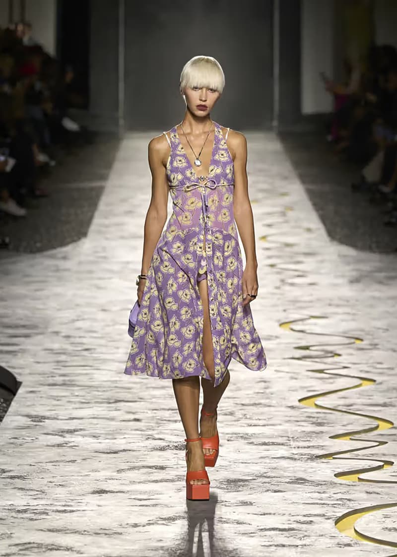 Versace 發佈 2025 春夏系列大秀