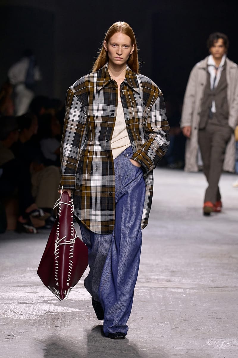 Bottega Veneta 2025 春夏系列大秀登场