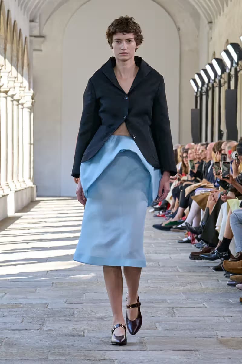 Simone Bellotti 執掌 Bally 2025 春夏系列大秀登場