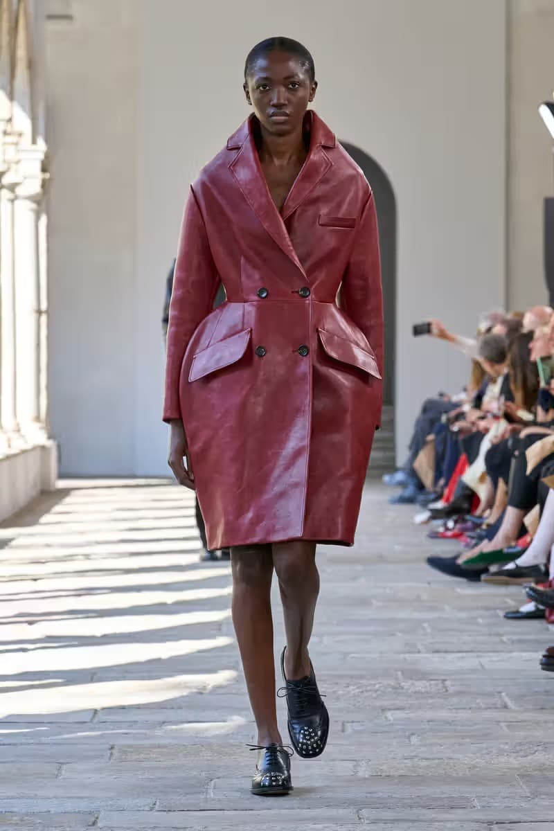 Simone Bellotti 執掌 Bally 2025 春夏系列大秀登場