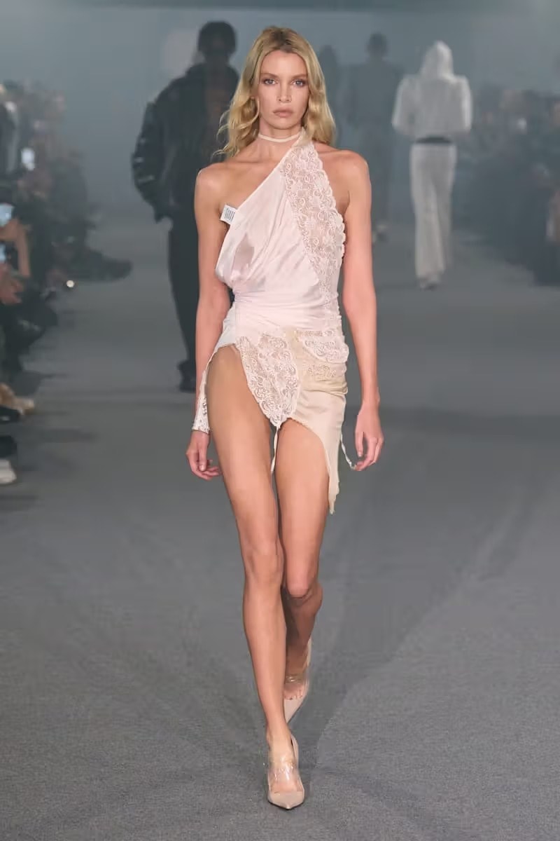 VETEMENTS 發佈 2025 全新春夏系列大秀