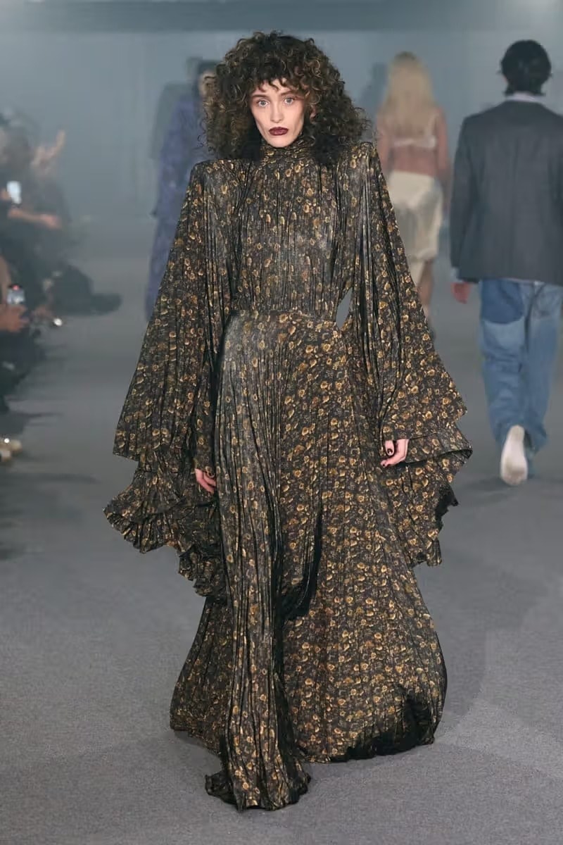 VETEMENTS 發佈 2025 全新春夏系列大秀