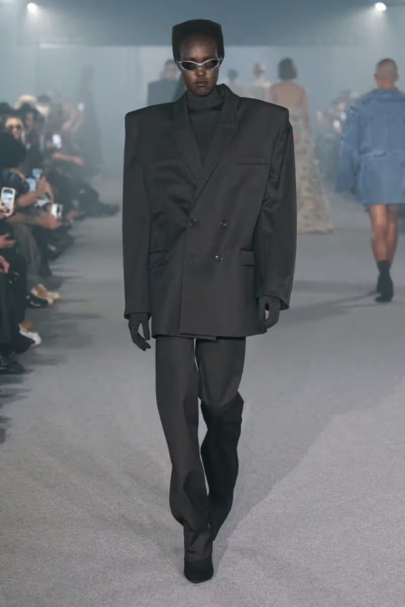 VETEMENTS 發佈 2025 全新春夏系列大秀