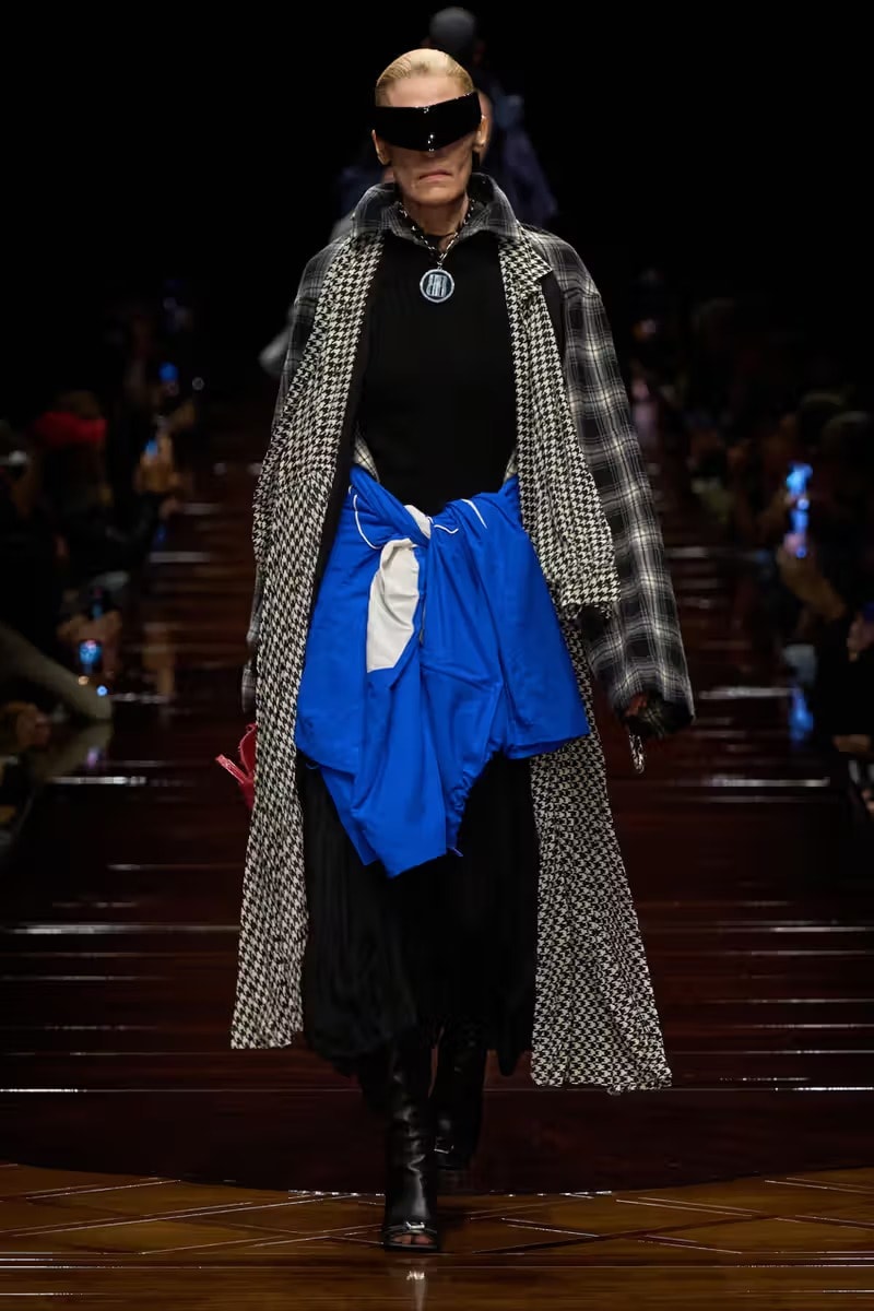Balenciaga 2025 夏季系列大秀登場