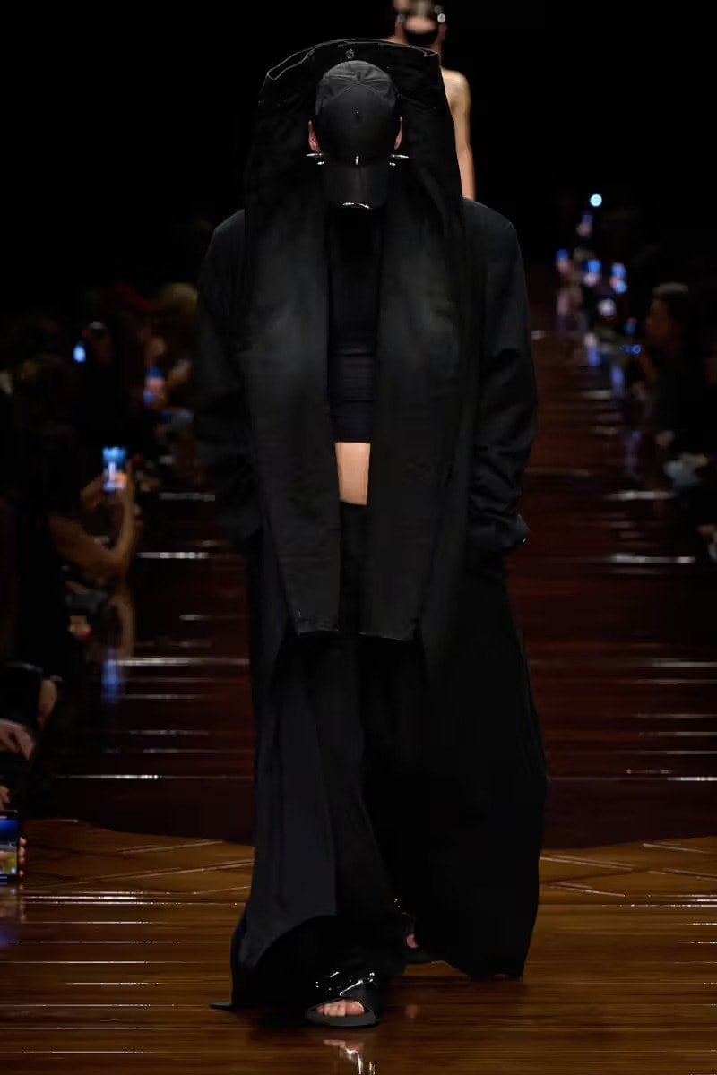 Balenciaga 2025 夏季系列大秀登場