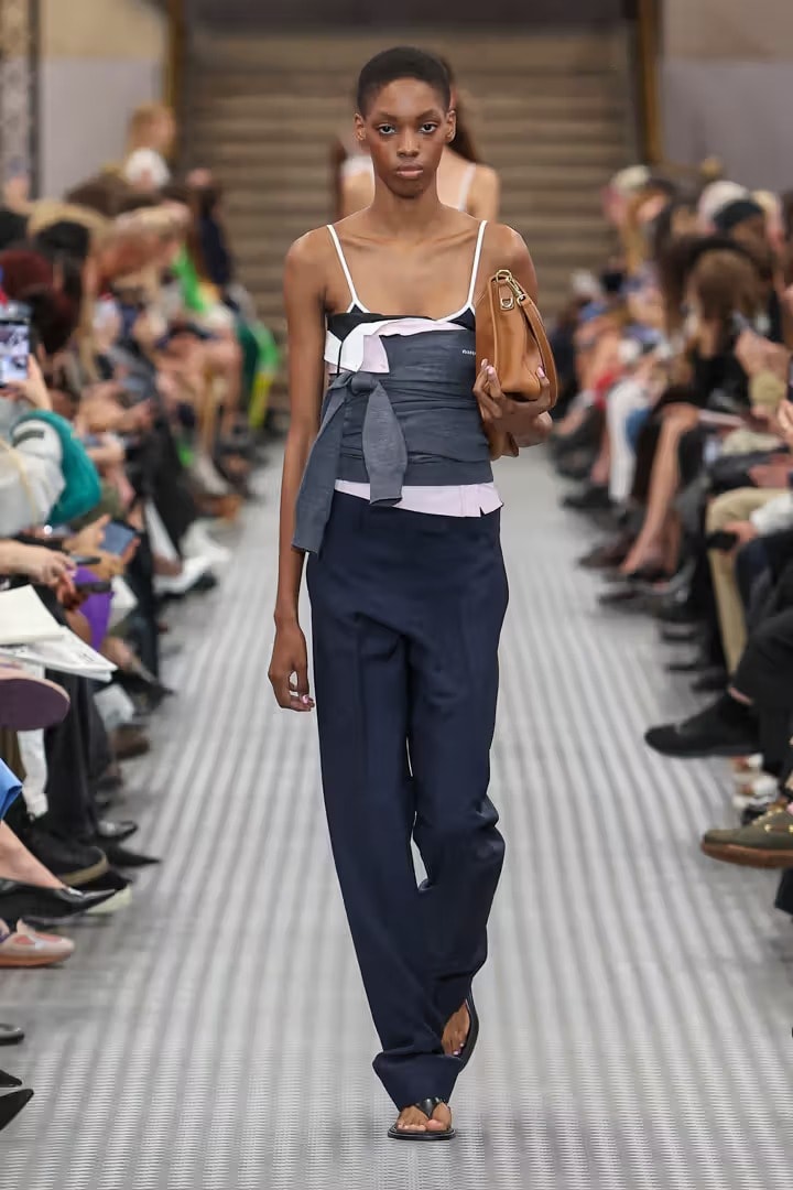 Miu Miu 2025 春夏系列大秀登場