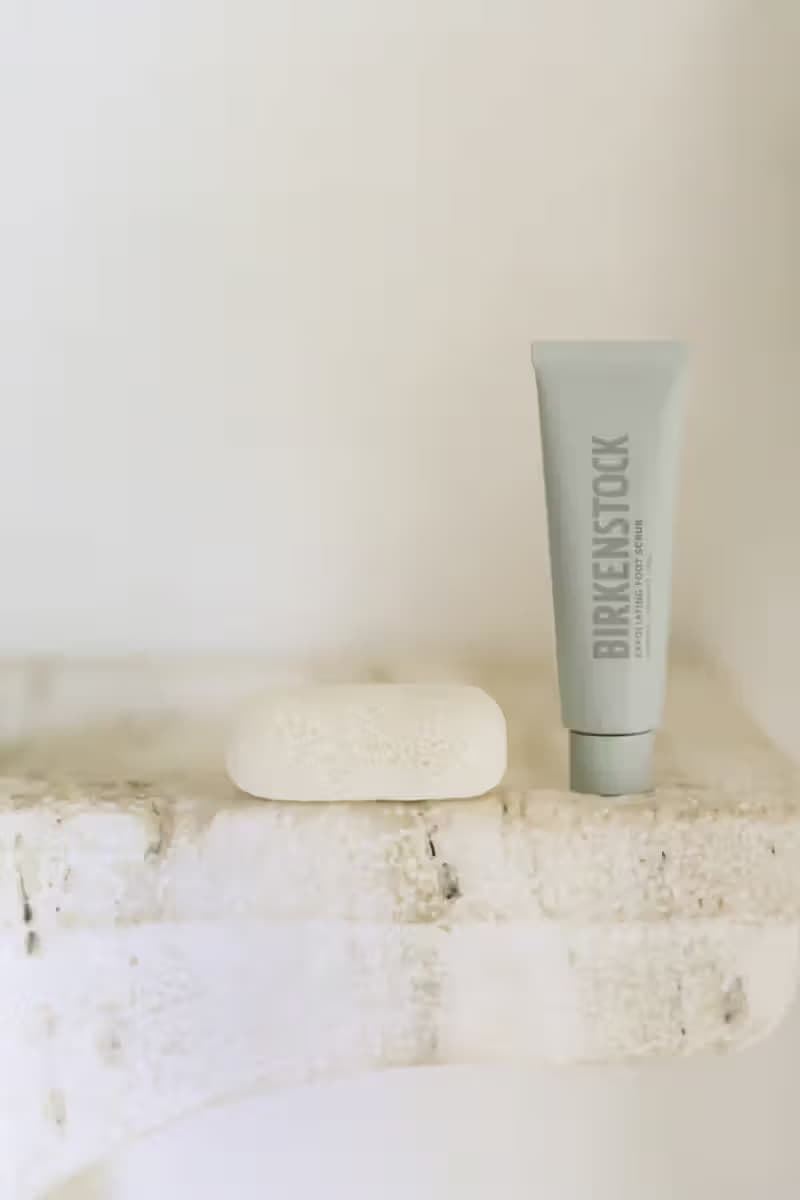 Birkenstock 進軍「美容保養領域」，首推 100% 天然足部護理產品