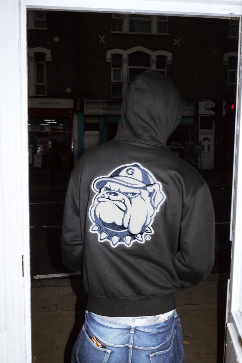 Supreme 携手 Mitchell & Ness 推出 NCAA 球队系列