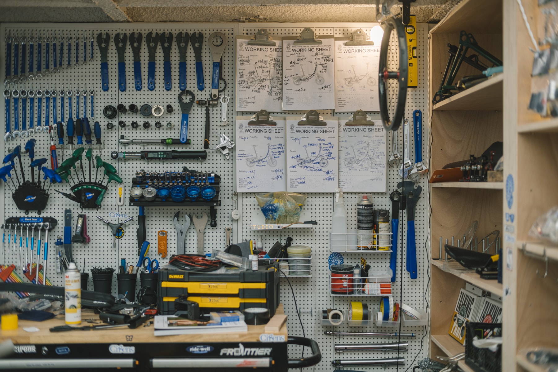 Hypebeast Visits: 走进 MHPD 设计工作室主理人 Paul Hsu 无限变幻的创意空间