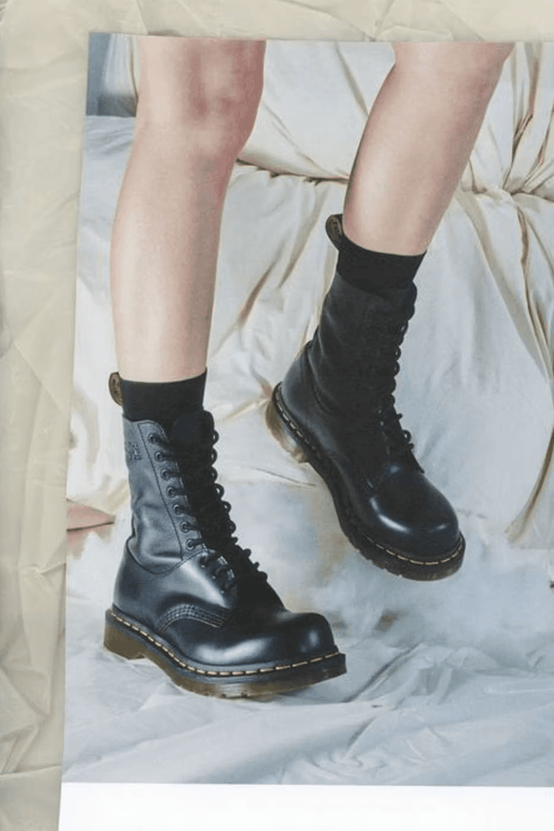 MM6 Maison Margiela 与 Dr. Martens 重磅联名推出首个 2024 秋冬别注系列