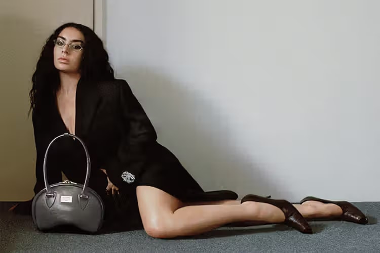 Charli XCX 演繹 Acne Studios 最新廣告大片
