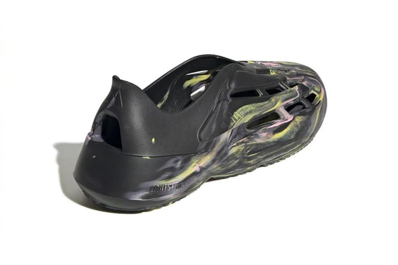 adidas 推出 Lightblaze Moc 最新鞋款系列