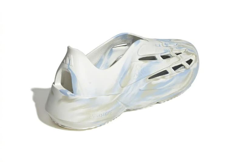 adidas 推出 Lightblaze Moc 最新鞋款系列