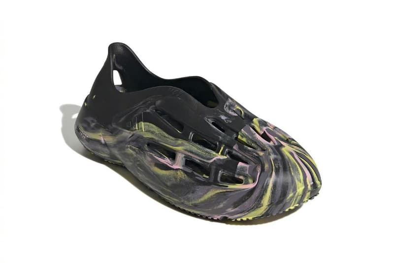 adidas 推出 Lightblaze Moc 最新鞋款系列