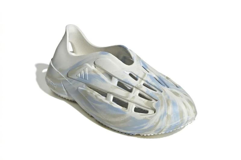 adidas 推出 Lightblaze Moc 最新鞋款系列