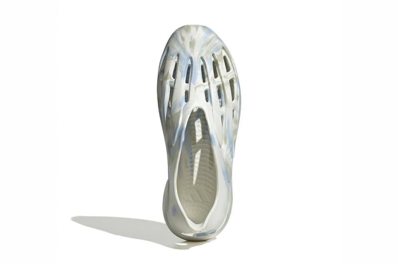 adidas 推出 Lightblaze Moc 最新鞋款系列