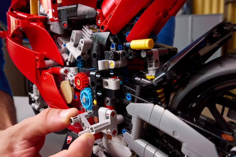 LEGO Technic 推出全新 Ducati Panigale V4 S 积木模型