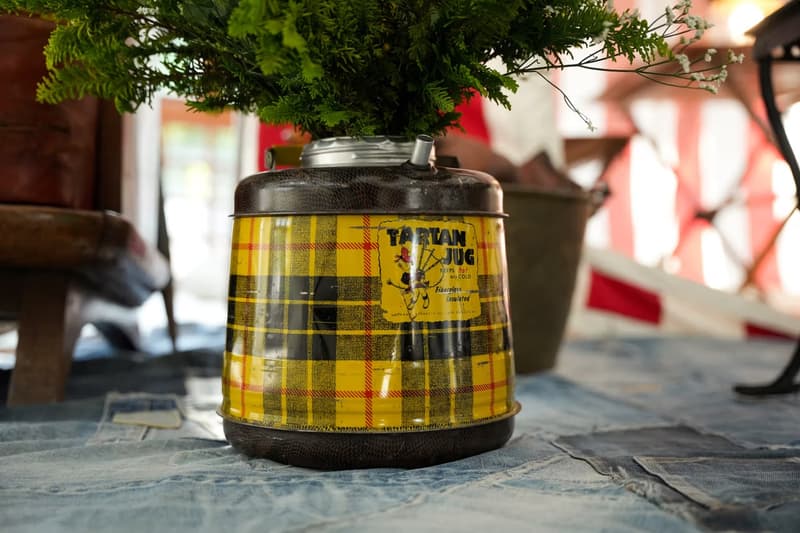 率先走進 visvim 最新 F.I.L. INDIGO CAMPING TRAILER 香港淺水灣期間限定店